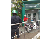 Cướp táo tợn tại Sài Gòn: Dùng ớt trét vào mặt, giật tài sản ngay tại trụ ATM